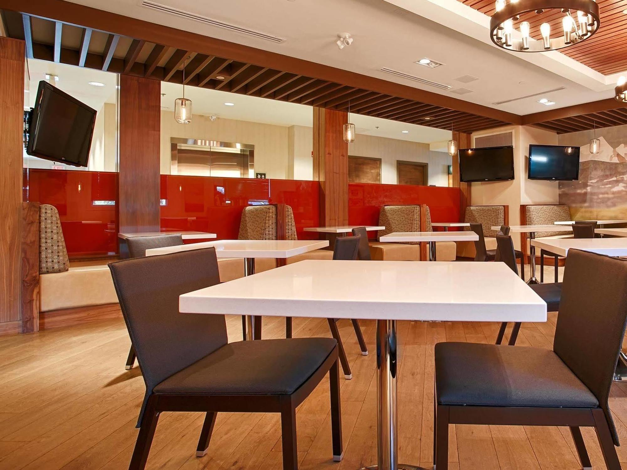 Mountain View Inn & Suites Sundre Esterno foto